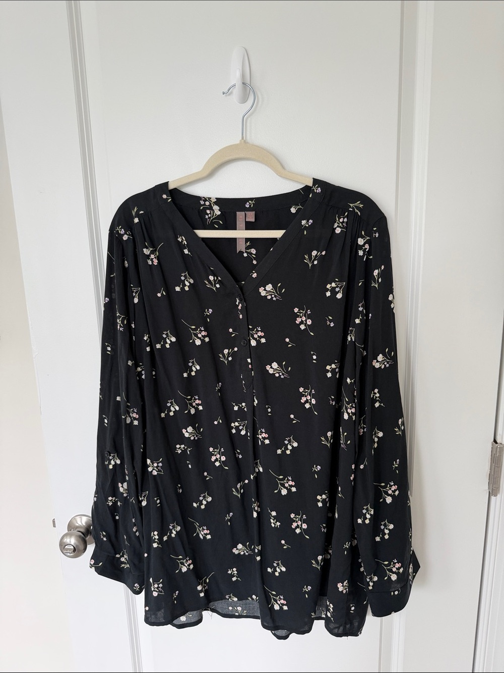 Black Floral V-Neck Button-Front Blouse